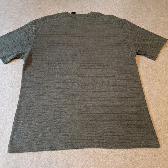 Claiborne Men's t-shirt - Picture 5 of 15